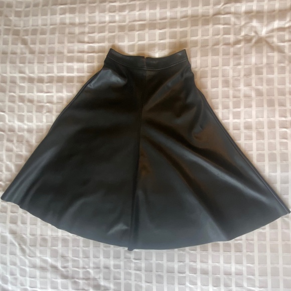Banana Republic Vegan Leather Skirt Black 0P - Picture 3 of 8